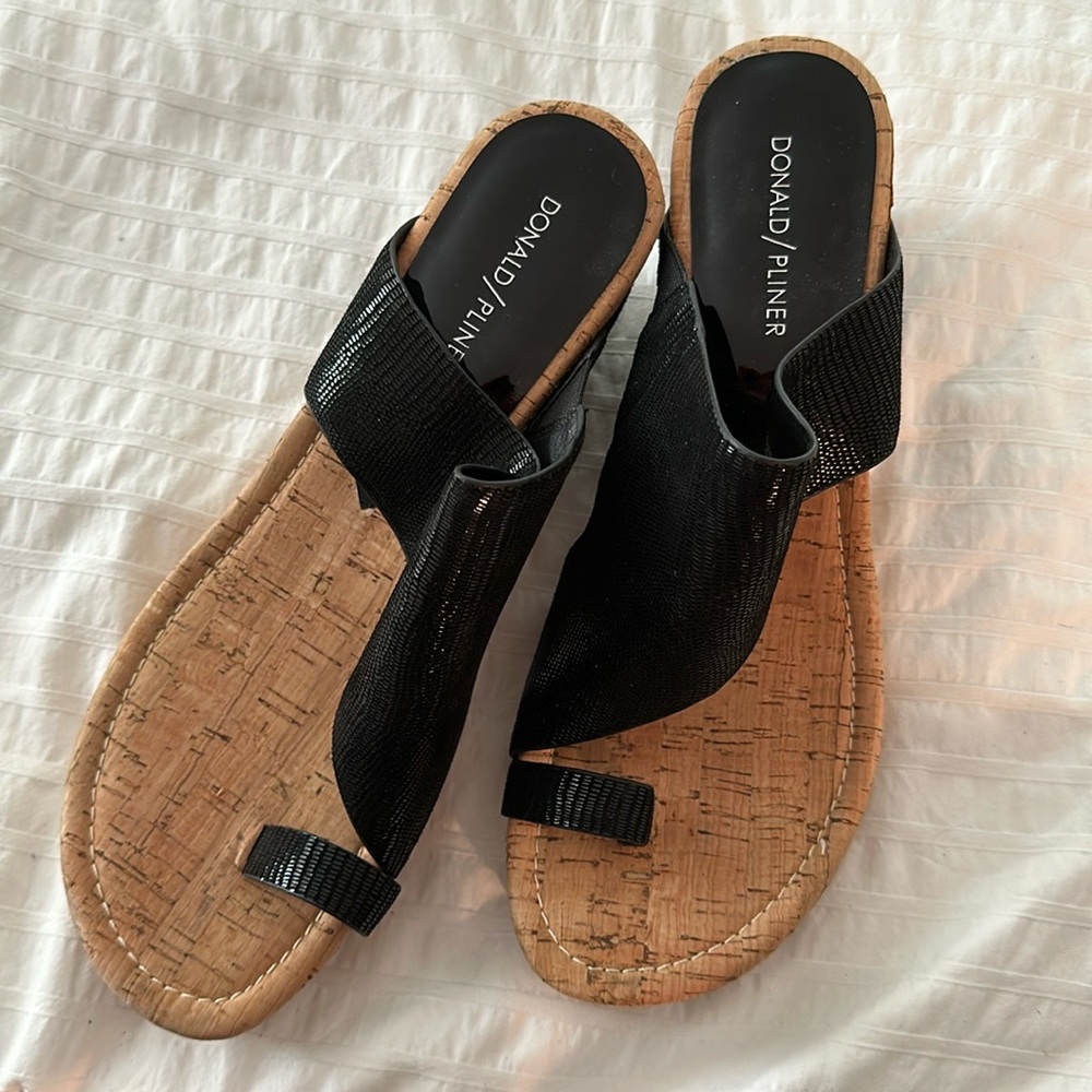 BRAND NEW Donald Pliner Sandals